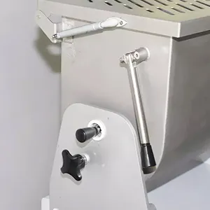 Discharge opening/closing assembly