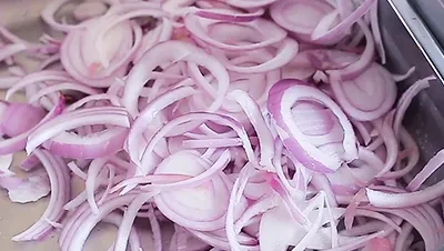 Onion shredding
