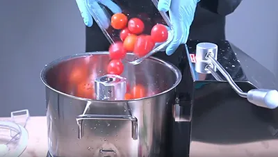 Dicing tomatoes